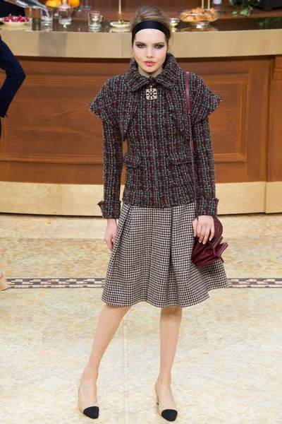 Look 48